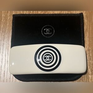 CHANEL EUC Cream Hair Clip with Black Concentric Logo